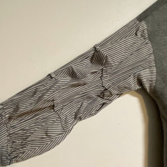 Mello Day Grey Striped Contrast Women's Sweatshirt Size M - Picture 3 of 8